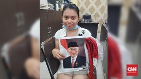 Tak Dapat Restu, Wanita Sumut Gosok Bendera dengan Sikat WC