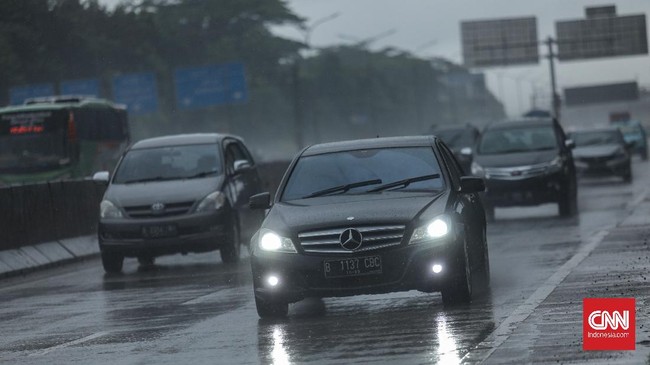 BMKG memberikan peringatan kepada warga di Jabodetabek perihal kondisi cuaca berpotensi hujan, dan risiko menjadi ekstrem pada 27-29 September.