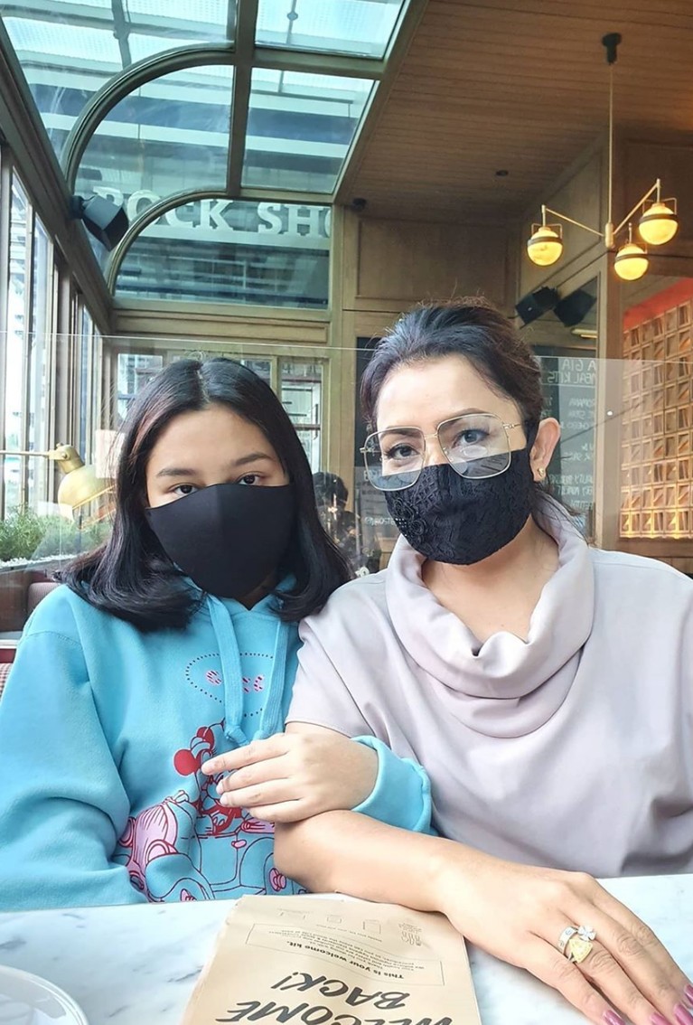 Mayangsari dan Khirani Trihatmojo Mayangsari dan Khirani Trihatmojo