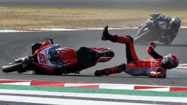 180 Derajat Ciamik ke Sial Akademi VR46 Rossi Hasil MotoGP Emilia Romagna menunjukkan perubahan 180 derajat dari hasil ciamik ke sial bagi kubu Akademi VR46 milik Valentino Rossi.