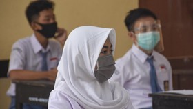 SKB Larangan Seragam Agama Tak Berlaku di Madrasah & Aceh