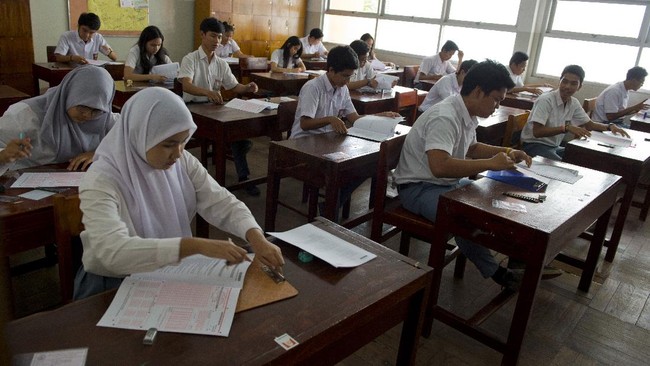 Disdik NTT bakal mengerahkan sejumlah angkutan umum sebagai sarana fasilitas peserta didik menyusul rencana kebijakan jam masuk sekolah pukul 05.00 WITA.