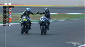 VIDEO: Rossi Beri Selamat ke Vinales di MotoGP Emilia Romagna