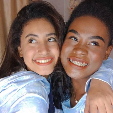 img-title Afifah dan Sylla, Selebgram Kakak-Adik Berbeda Warna Kulit