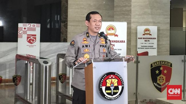 Usaha Autopsi Pendeta Yeremia, Polri Lobi Bupati Intan Jaya Polisi menyebut penolakan pihak keluarga terhadap autopsi jenazah pendeta Yeremia menjadi permasalahan dalam proses penyidikan.