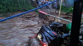 Banjir Bandang Hanyutkan Rumah Warga Cicurug Sukabumi