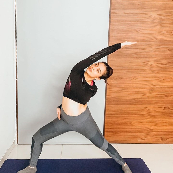 <p>Chelsea sendiri mengaku bahagia melakukan yoga karena ia merasa ada perubahan dalam tubuhnya serta memberi energi untuk kehamilannya. (Foto: Instagram @chelseaoliviaa)</p>