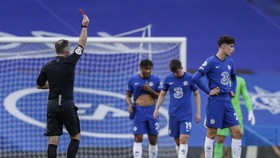 Nasib Sial Chelsea: Bek Kartu Merah, Kepa pun Blunder