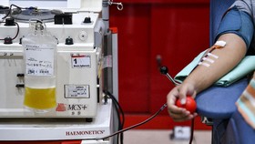 Uji Klinis Terapi Plasma Darah Obati Covid-19 Selesai 2021