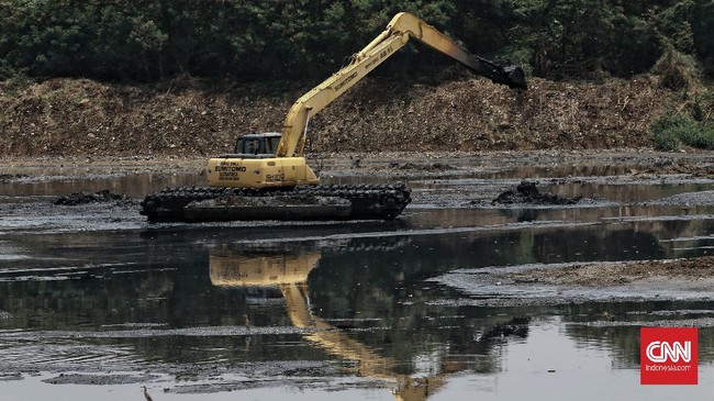 Pemprov DKI Jakarta menggelar kegiatan Gerebek Lumpur melalui Dinas Sumber Daya Air Provinsi DKI untuk mengendalikan banjir.
