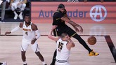 FOTO: Buzzer Beater Davis Bawa Lakers Unggul 2-0 Anthony Davis melakukan buzzer beater dan membawa LA Lakers menang 105-103 atas Denver Nuggets di gim kedua final wilayah barat.