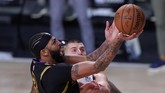 FOTO: Buzzer Beater Davis Bawa Lakers Unggul 2-0 Anthony Davis melakukan buzzer beater dan membawa LA Lakers menang 105-103 atas Denver Nuggets di gim kedua final wilayah barat.