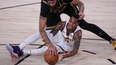 FOTO: Buzzer Beater Davis Bawa Lakers Unggul 2-0 Anthony Davis melakukan buzzer beater dan membawa LA Lakers menang 105-103 atas Denver Nuggets di gim kedua final wilayah barat.