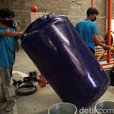 Ini Perbedaan Toren Air Plastik dan Stainless, Mana Lebih Awet?