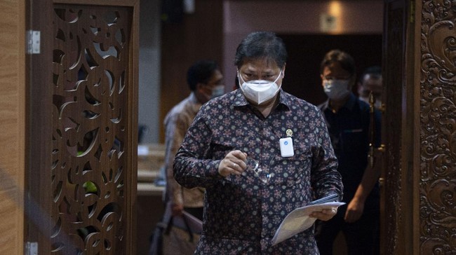 Menko Bidang Perekonomian Airlangga Hartarto memperkirakan dana penanganan pandemi virus corona akan terserap 100 persen pada tahun ini.