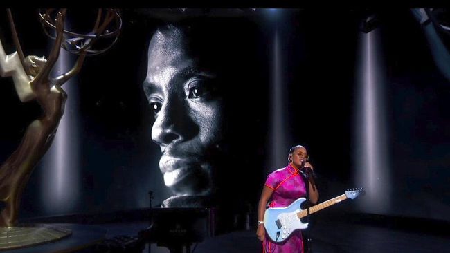 Emmy Awards 2020 menyediakan waktu khusus bagi sejumlah artis yang meninggal sepanjang tahun ini, mulai dari Chadwick Boseman hingga Naya Rivera.