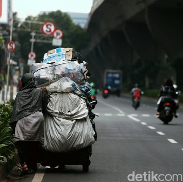 Hanya Jadi Pemulung, Wanita Ini Dapat Untung Rp38 Juta Tiap Bulan