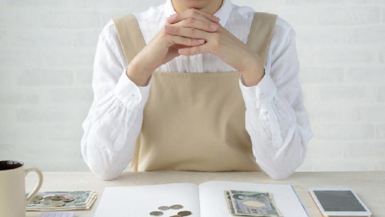 Prediksi zodiak hari ini untuk Leo disarankan masak sendiri agar hemat. Bagaimana dengan Bunda? Simak prediksi zodiak hari ini soal keuangan selengkapnya.