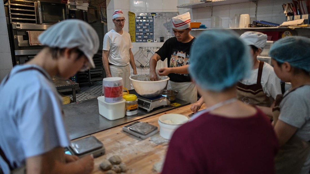 FOTO: Gerai Roti Jerman untuk Pekerja Tunarungu di China