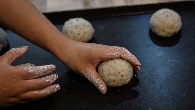 Pandemi tak melulu soal kesedihan dan ketidakpastian. Alih-alih demikian, pandemi justru membuat impian membuat toko roti seorang perempuan Inggris tercapai.