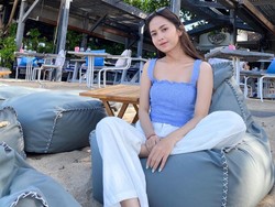 Bergaya dengan Kebaya, Triyana Mahadewi Kirim Kode ke Turah Parthayana