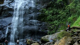 Menelusuri Asal Muasal Air Terjun