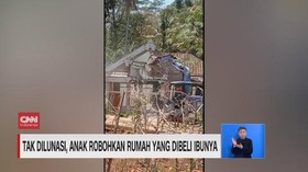 VIDEO: Anak Robohkan Rumah yang Dibeli Ibunya