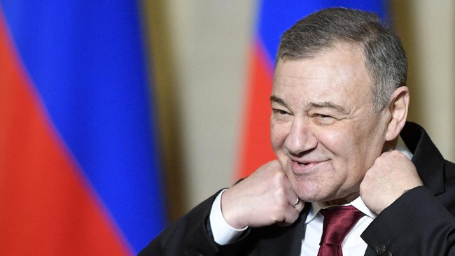 Arkady Rotenberg, miliarder sekaligus sekutu Presiden Vladimir Putin membantah tuduhan keterlibatannya pada skandal fincen, kasus pencucian uang.