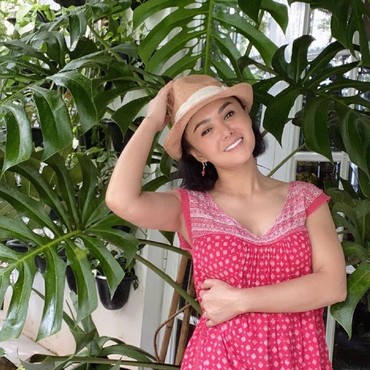 Biasa Tampil Glamor, Intip 7 Gaya Artis saat Pakai Daster