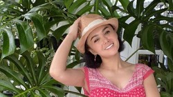 Biasa Tampil Glamor, Intip 7 Gaya Artis saat Pakai Daster