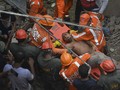 FOTO: Bangunan 4 Lantai di Mumbai Runtuh, 15 Tewas