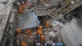 FOTO: Bangunan 4 Lantai di Mumbai Runtuh, 15 Tewas Korban tewas akibat bangunan runtuh di pinggiran kota Mumbai, negara bagian Maharashtra, India kini mencapai 15 orang dan 25 orang diduga masih terjebak.