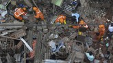 FOTO: Bangunan 4 Lantai di Mumbai Runtuh, 15 Tewas Korban tewas akibat bangunan runtuh di pinggiran kota Mumbai, negara bagian Maharashtra, India kini mencapai 15 orang dan 25 orang diduga masih terjebak.