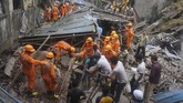 FOTO: Bangunan 4 Lantai di Mumbai Runtuh, 15 Tewas Korban tewas akibat bangunan runtuh di pinggiran kota Mumbai, negara bagian Maharashtra, India kini mencapai 15 orang dan 25 orang diduga masih terjebak.