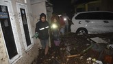FOTO: Korban Banjir Bandang Sukabumi Banjir bandang luapan Sungai Citarik menghanyutkan belasan rumah hingga menyeret warga di Kecamatan Cicurug, Sukabumi, Jabar, Senin (21/9).