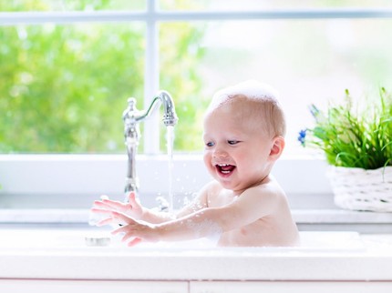 100 Inspirasi Nama Bayi Bermakna Air dari Berbagai Bahasa