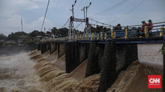 BPBD DKI Jakarta meminta masyarakat waspada luapan air terutama yang berada di wilayah Srengseng Sawah, Lenteng Agung, Pejaten Timur, Cililitan, Kampung Melayu.