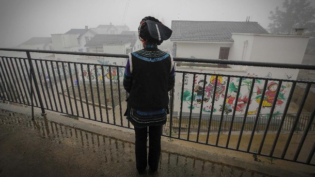 FOTO: Program Anti-Miskin, Cara China Gusur Etnis Minoritas