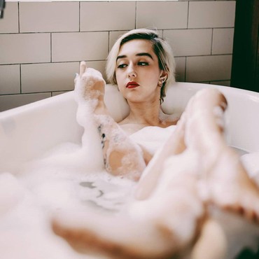 Mantan Istri Reza SMASH Pamer Foto Seksi Mandi Bareng Cowok