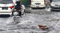  Akibat Hujan Deras, 20 Ruas Jalan di Jakarta Tergenang 