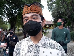 Gibran Sekeluarga Naik Mobil Solo-Jakarta PP Demi Ucapan Ultah ke Jokowi