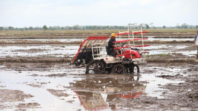 Komisi IV DPR RI Dukung Program Perbengkelan Alsintan Kementan memutuskan perbengkelan alsintan dikelola melalui lembaga UPJA atau Gapoktan.