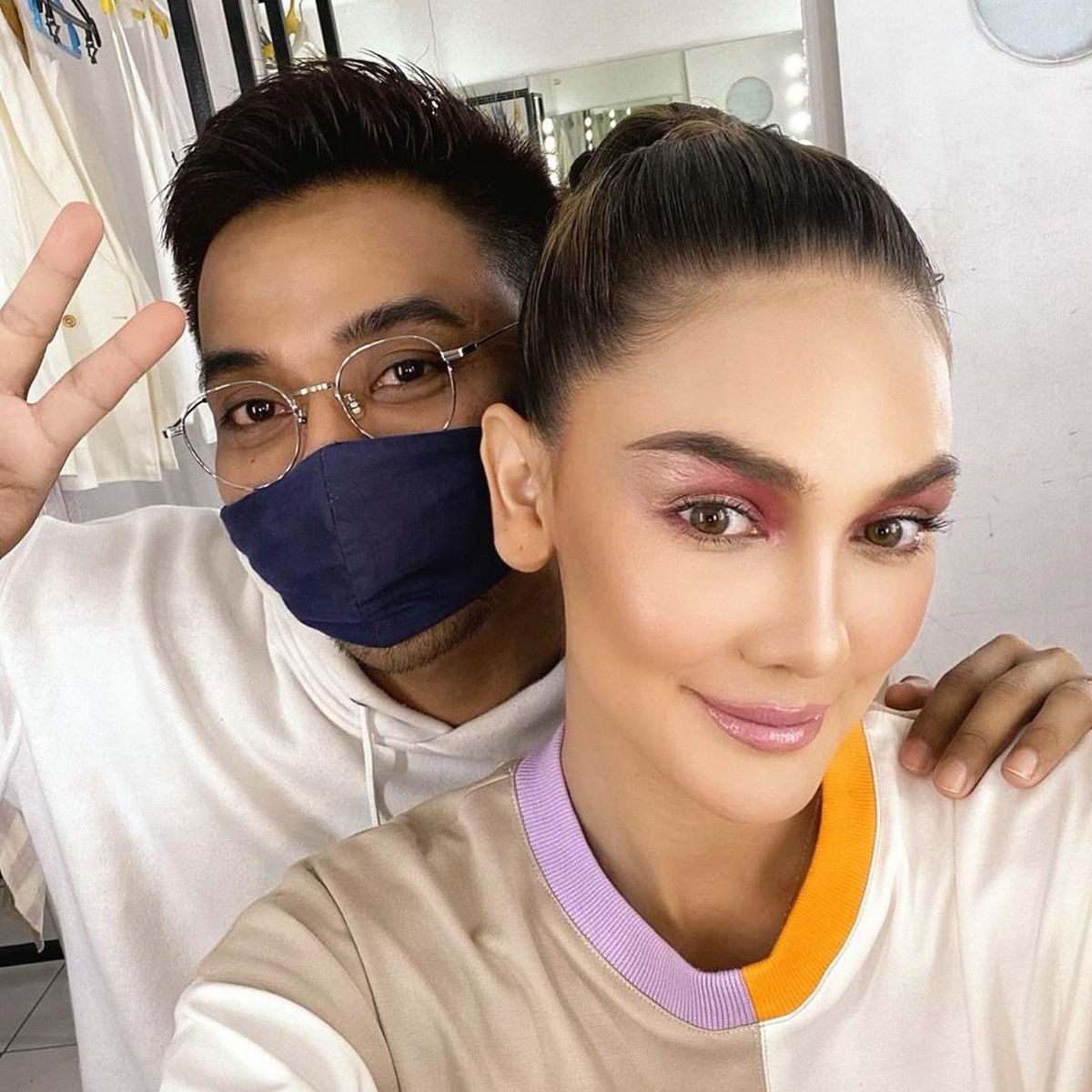 MUA Kesayangan&comma; Intip 7 Foto Kebersamaan Bubah Alfian dengan Para Artis