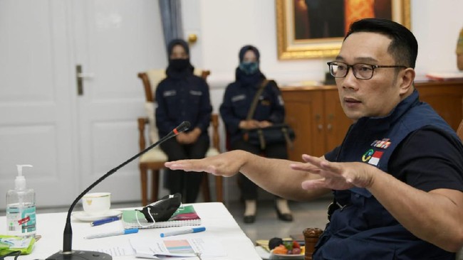 Dalam rakor bersama Kemenkes, Gubernur Jabar Ridwan Kamil menegaskan dokumen pedoman terapi penanganan bagi pasien Covid-19 segera diterapkan di RS rujukan.