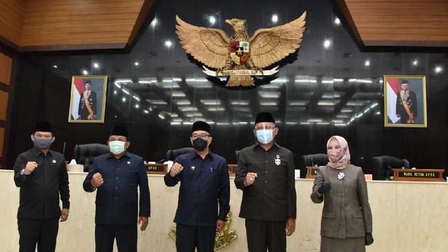 Menurut Gubernur Jabar Ridwan Kamil, KUPA-PPAS Perubahan APBD Tahun 2020 difokuskan untuk pemulihan ekonomi dan sosial akibat pandemi Covid-19.