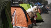 FOTO: Demonstran Meksiko Berkemah Tuntut Presiden Mundur Sekitar 1.500 demonstran berunjuk rasa mendesak Presiden Meksiko, Lopez Obrador, mundur.