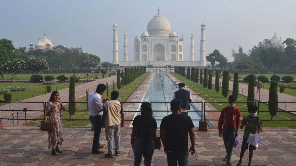FOTO: Taj Mahal, Dilihat Boleh Dipegang Jangan