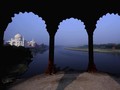 Geng Pengemis Cilik Mengerubungi Taj Mahal
