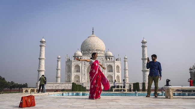 Pertumbuhan ekonomi India kontraksi 7,5 persen pada kuartal III 2020 dan resmi masuk jurang resesi.