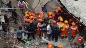 VIDEO: Gedung Tua Runtuh, 10 Orang Tewas